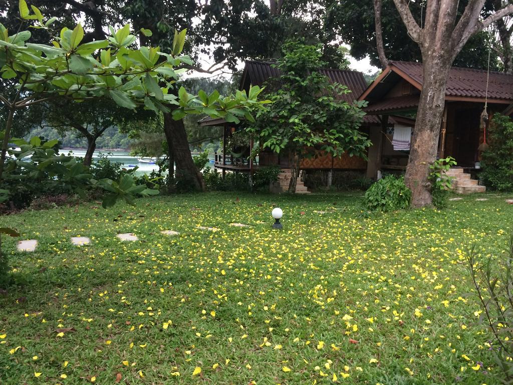 Starlight Beach Resort Koh Phayam Eksteriør bilde